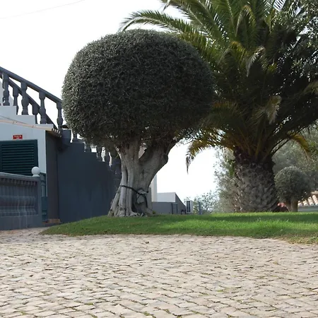 Monte Alegrete With Sea View Villa